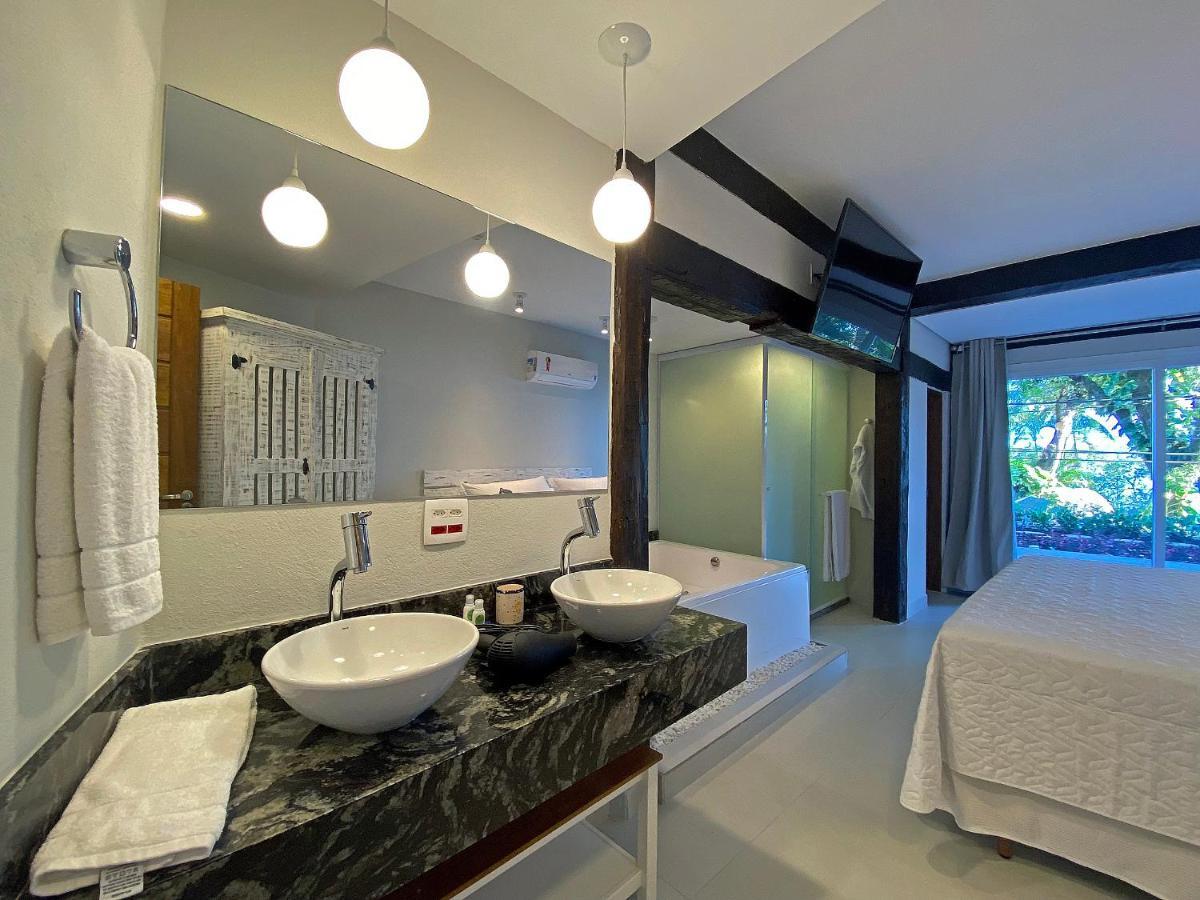 Quarto com Cama King-size e Vista do Mar